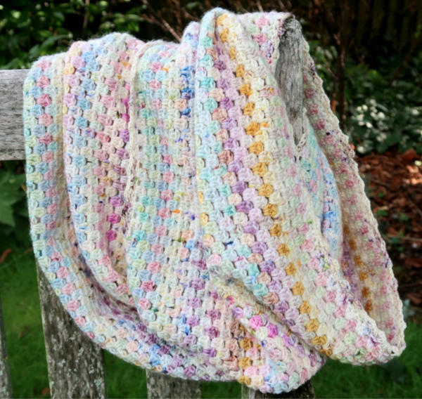 Light and Colour Cowl – Detailansicht